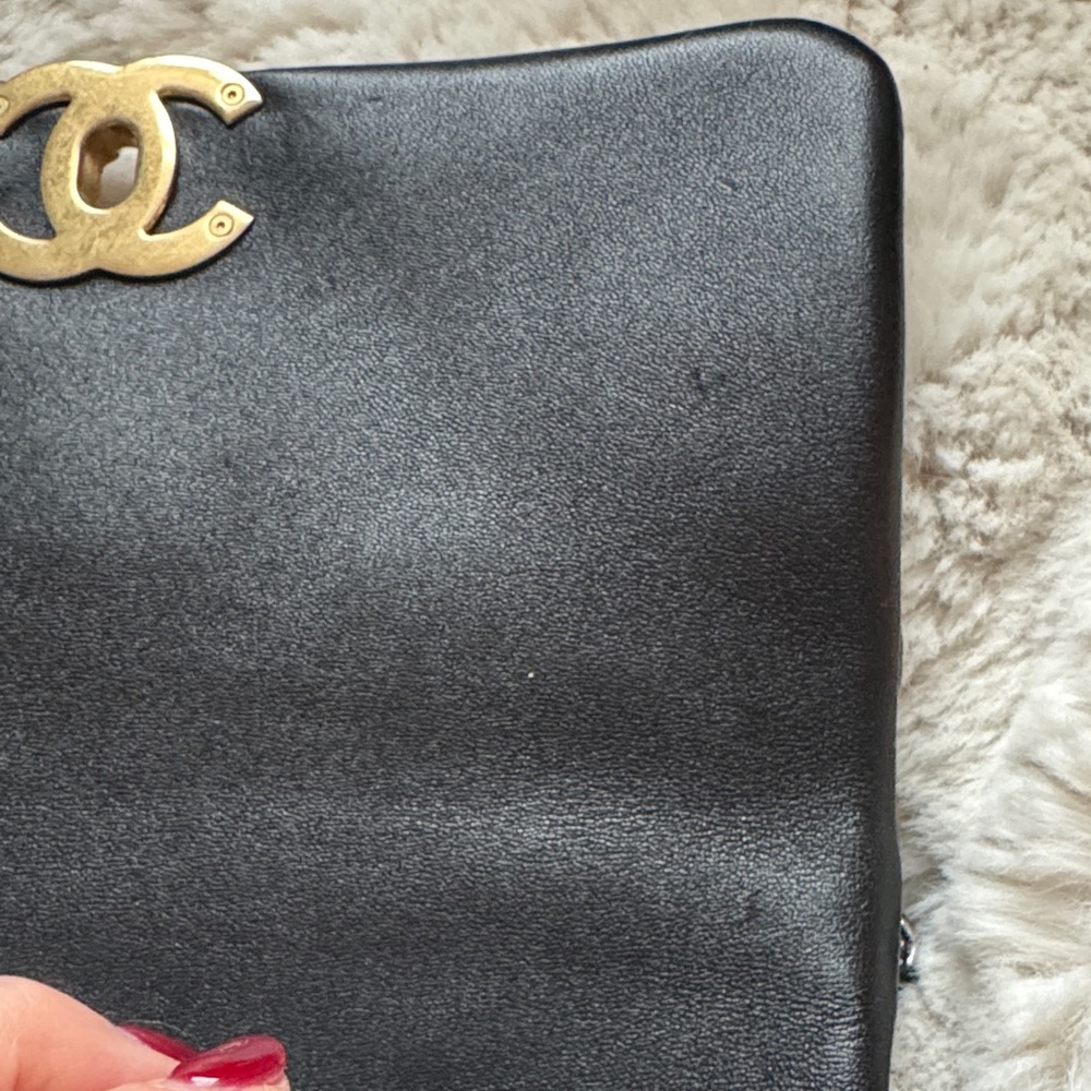 Chic Black Quilted Leather Bag - Picture 11 of 13